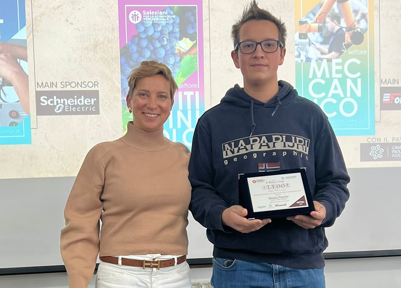 Premio LEOOS: Tinazzi conferisce una borsa di studio a Mattia Faretta